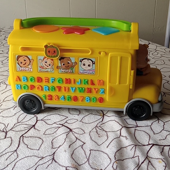 COCOMELON ALPHABET SCHOOL BUS - Picture 1 of 7